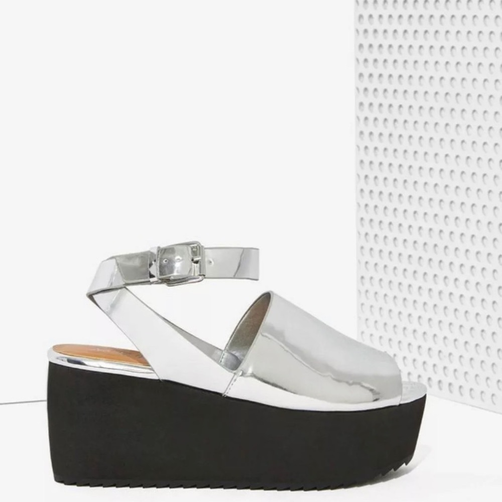 Nasty Gal Metallic Beat Goes On Flatform  Size 6.5